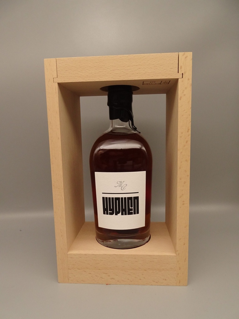 Michel Couvreur HYPHEN Double Malt 2006/2016 bottled 2024 Cask Strength 49% 500ml Karaffe in Holzbox