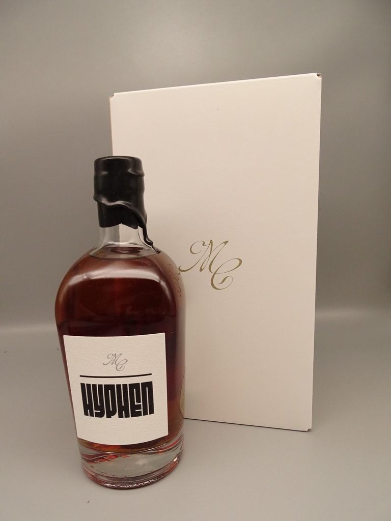 Michel Couvreur HYPHEN Double Malt 2006/2016 bottled 2024 Cask Strength 49% 500ml Karaffe in Holzbox